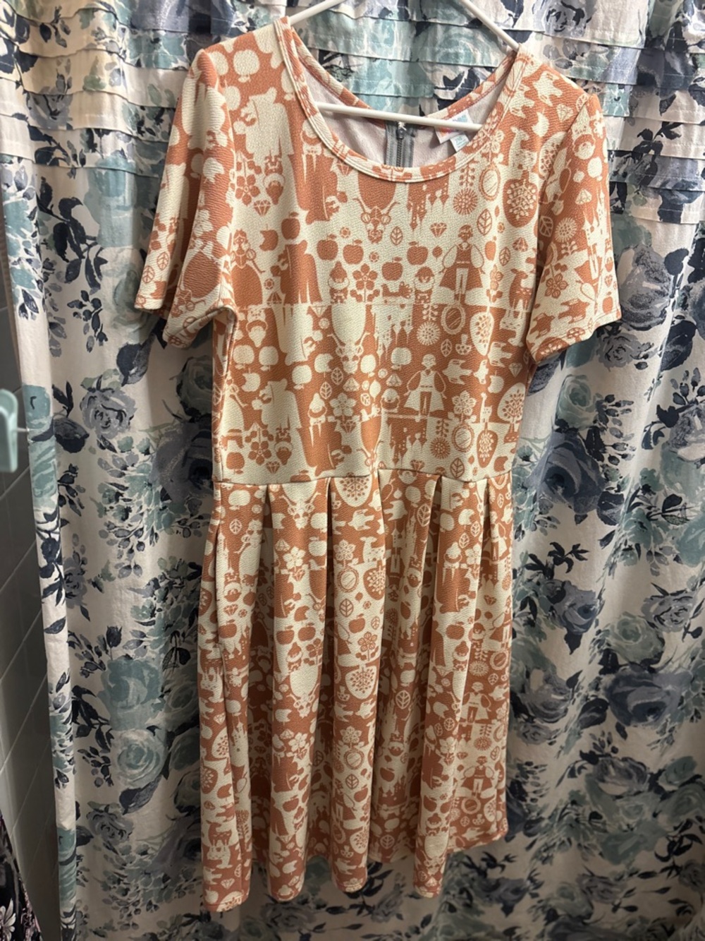 Lularoe Disney 2X *Rare* Small World print zippered  Short Sleeve dress.